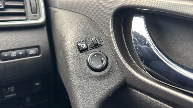 Nissan Qashqai 1.2 DiG-T N-Connecta 5dr Petrol Hatchback